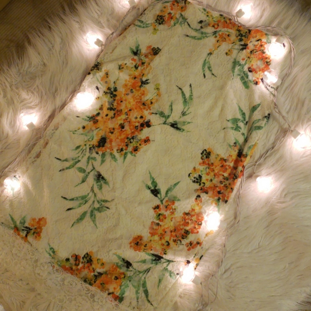 Eva Mendes Lace Pencil Skirt